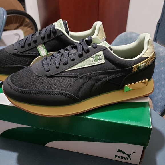 Shoes - Picture 1 of 7